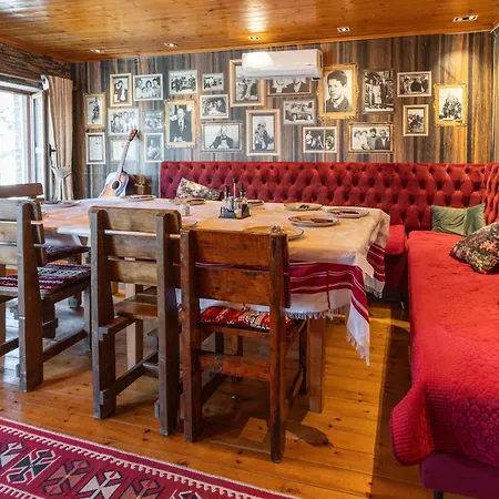 Hotel Keshtjella Xhabeqos 4*