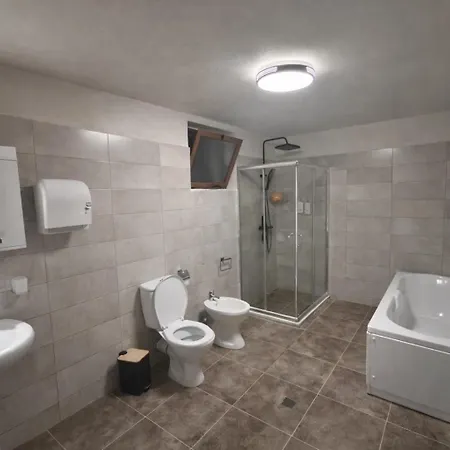 Keshtjella Xhabeqos Отель 4*