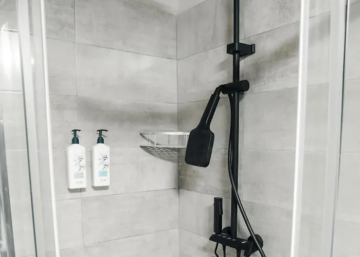 Keshtjella Xhabeqos מלון Ljaknasi