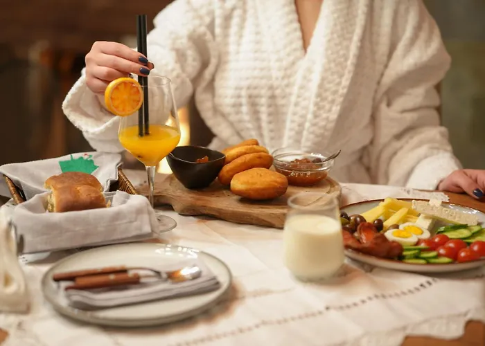 מלון Keshtjella Xhabeqos