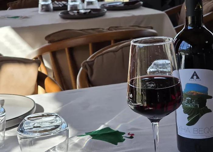 Keshtjella Xhabeqos Hotel Laknas