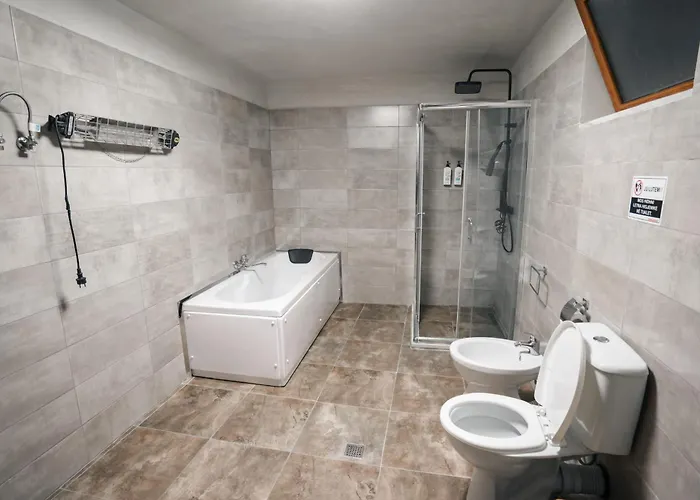 Keshtjella Xhabeqos Hotel Laknas