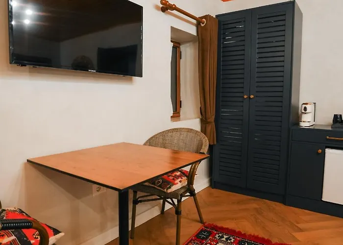 Keshtjella Xhabeqos מלון