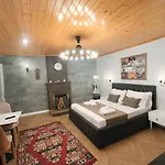 Keshtjella Xhabeqos 호텔 Ljaknasi