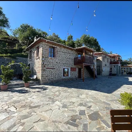 Keshtjella Xhabeqos Hotel Ljaknasi