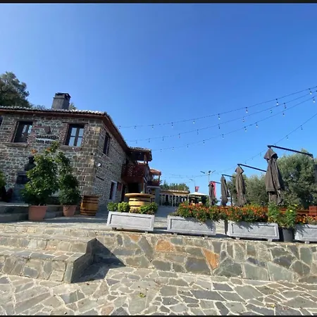 Keshtjella Xhabeqos Hotel Ljaknasi