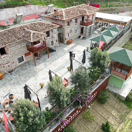 Keshtjella Xhabeqos Hotel Ljaknasi