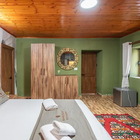 فندق Keshtjella Xhabeqos 4*