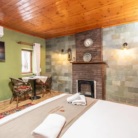 فندق Keshtjella Xhabeqos 4*