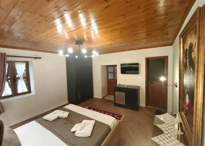 Hotel Keshtjella Xhabeqos 4*